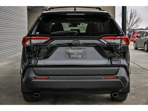 Used 2023 Toyota RAV4 XLE Premium image 7