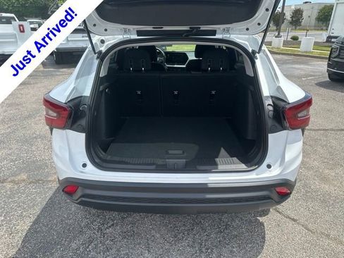 New 2026 Chevrolet Trax LS w/ LS Convenience Package FWD image 28
