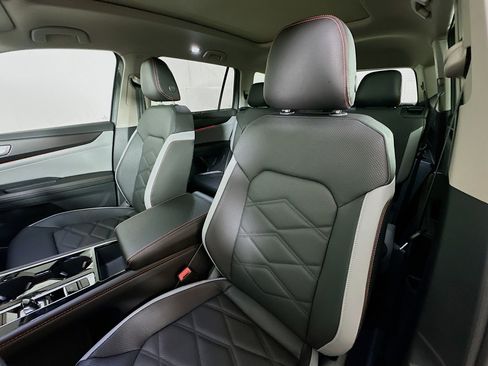 New 2026 Volkswagen Atlas Peak Edition AWD/4WD image 19
