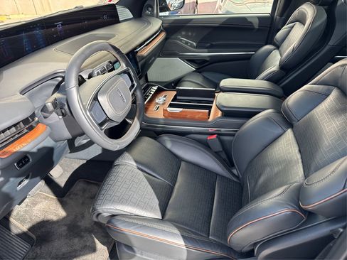 Used 2025 Lincoln Navigator Black Label image 11