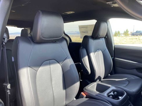 New 2026 Chrysler Pacifica Select AWD/4WD image 18