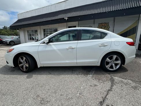 Used 2013 Acura ILX w/ Technology Package FWD image 3
