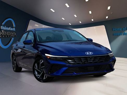 Used 2024 Hyundai Elantra Limited image 3