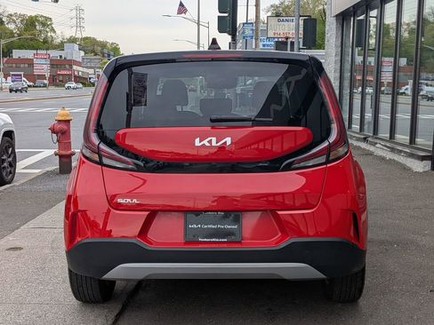Used 2023 Kia Soul LX w/ LX Technology Package FWD image 7
