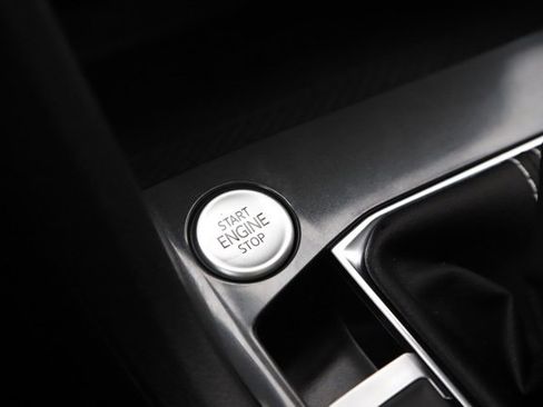 Used 2022 Volkswagen Tiguan SE w/ Panoramic Sunroof Package image 22