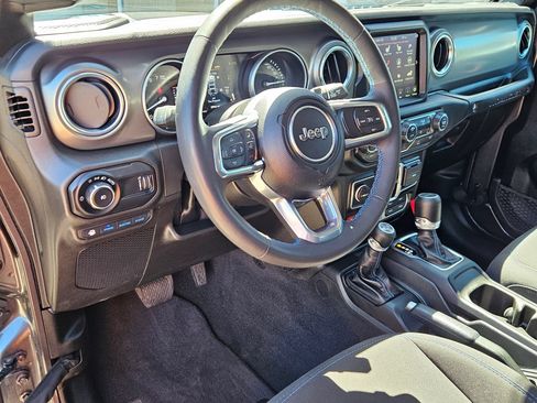 Used 2023 Jeep Wrangler Unlimited Rubicon 4xe w/ Cold Weather Group AWD/4WD image 11