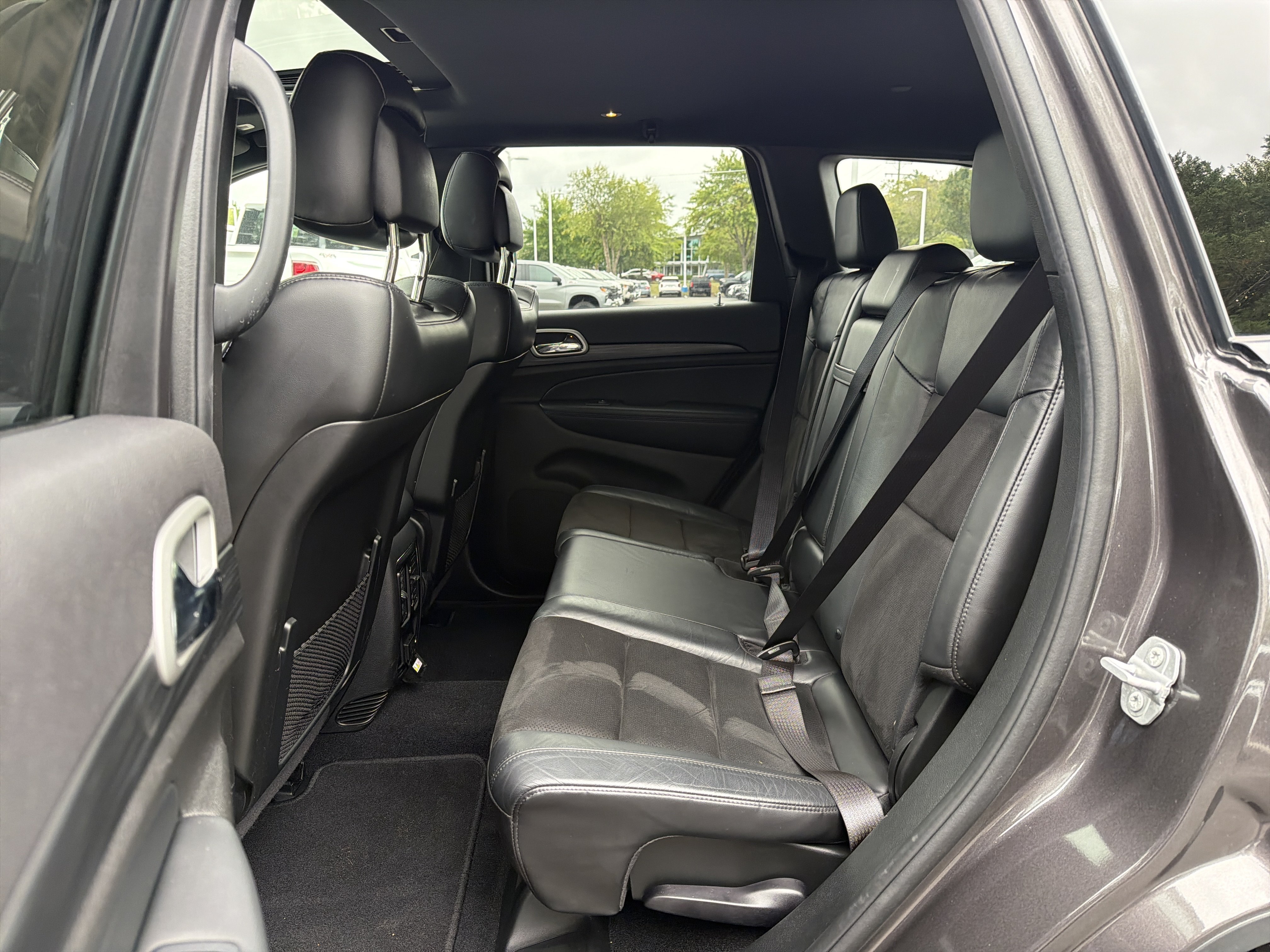 Used 2021 Jeep Grand Cherokee Laredo X AWD/4WD image 32
