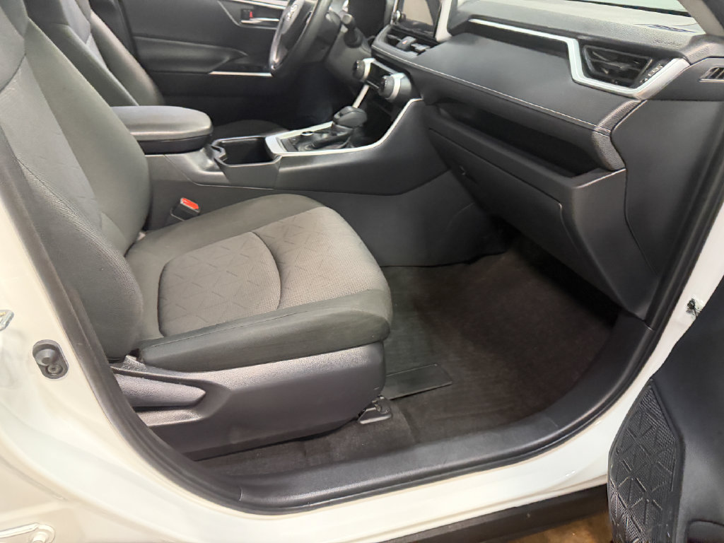 Used 2025 Toyota RAV4 XLE AWD/4WD image 62