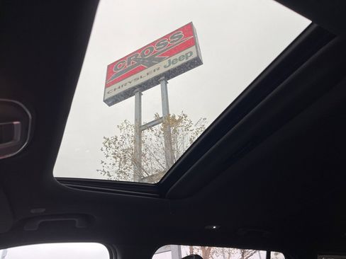 New 2025 Jeep Grand Cherokee L Altitude image 4