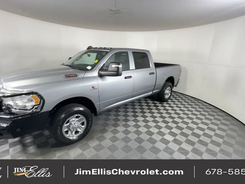 Used 2024 RAM 2500 Tradesman w/ Chrome Appearance Group image 3
