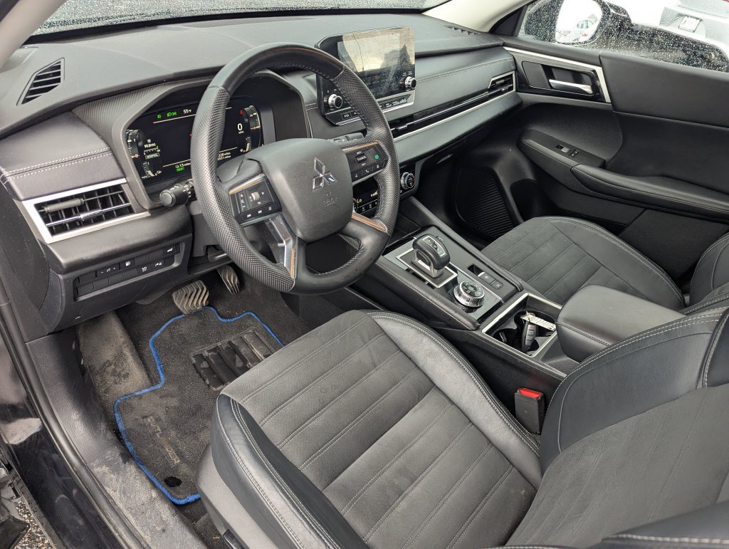 Used 2023 Mitsubishi Outlander 4WD Plug-In Hybrid image 27