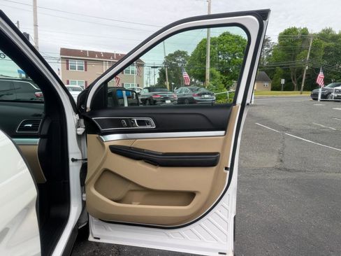 Used 2016 Ford Explorer XLT w/ Equipment Group 202A AWD/4WD image 21