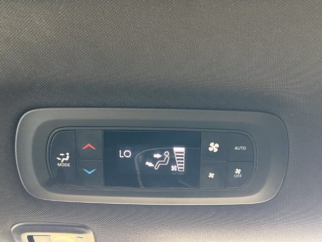Used 2025 Chrysler Pacifica Limited FWD image 39