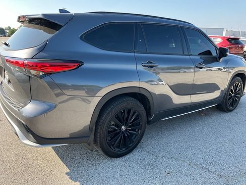 Used 2023 Toyota Highlander XSE FWD image 4