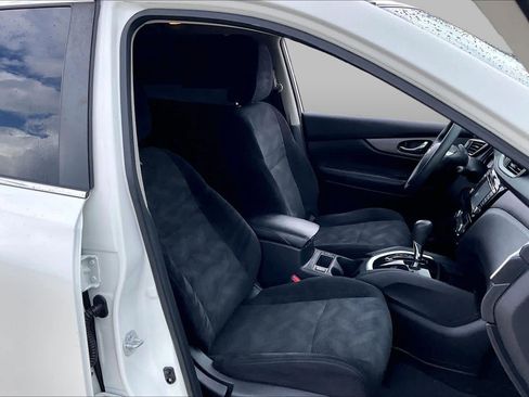 Used 2016 Nissan Rogue SV w/ SV Premium Package FWD image 9