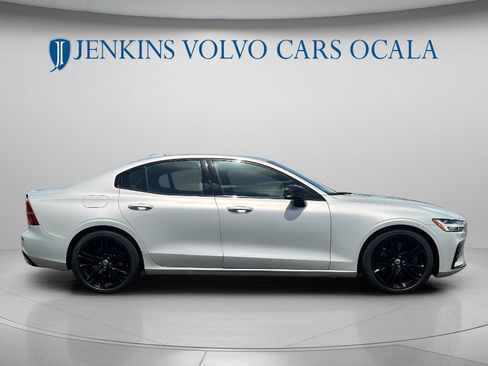 Used 2020 Volvo S60 T6 R-Design AWD/4WD image 2