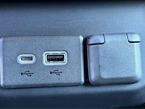 Used 2019 Chevrolet Silverado 1500 LTZ w/ LTZ Convenience Package image 10