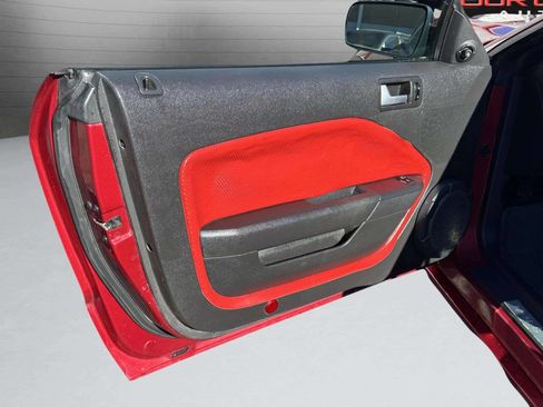 Used 2005 Ford Mustang GT image 9