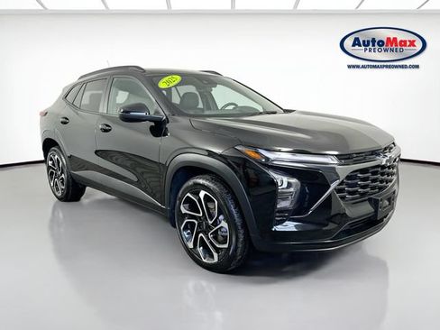 Used 2025 Chevrolet Trax RS w/ Sunroof Package FWD image 1