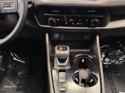 Used 2023 Nissan Rogue S FWD image 22