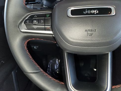 Used 2025 Jeep Compass Trailhawk AWD/4WD image 24