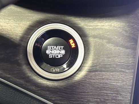 Used 2024 Jeep Grand Cherokee Limited w/ Black Appearance Package image 19