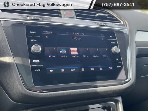 Used 2024 Volkswagen Tiguan SE image 37