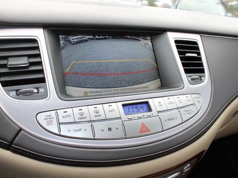 Used 2012 Hyundai Genesis 3.8 w/ Premium Pkg image 16