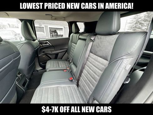 New 2025 Mitsubishi Outlander SE image 27