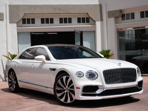 Used 2022 Bentley Flying Spur V8 AWD/4WD image 1