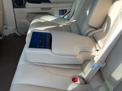 Used 2016 Lexus LX 570 4WD w/ Luxury Package image 30