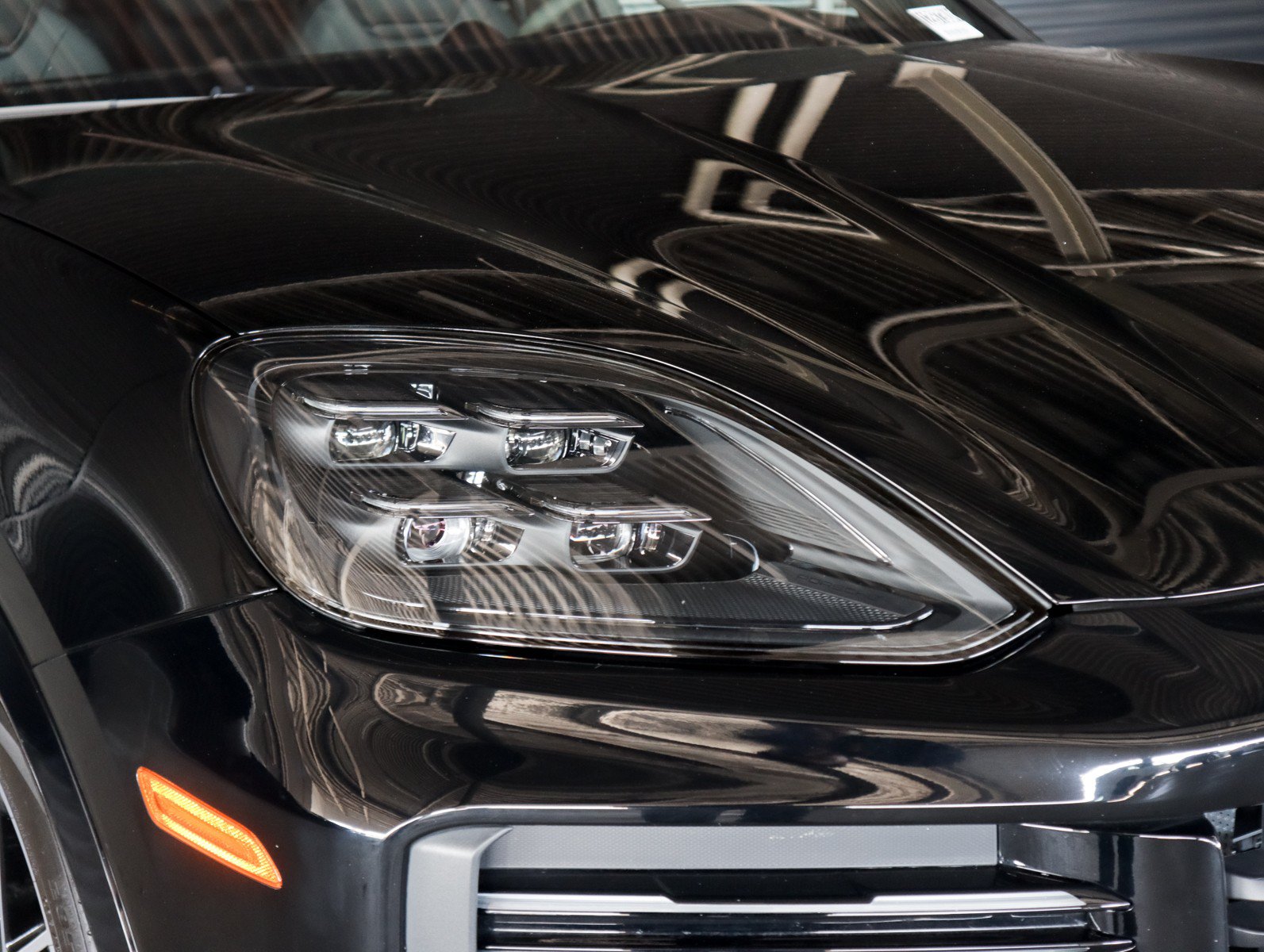 Certified 2024 Porsche Cayenne Turbo AWD/4WD image 28