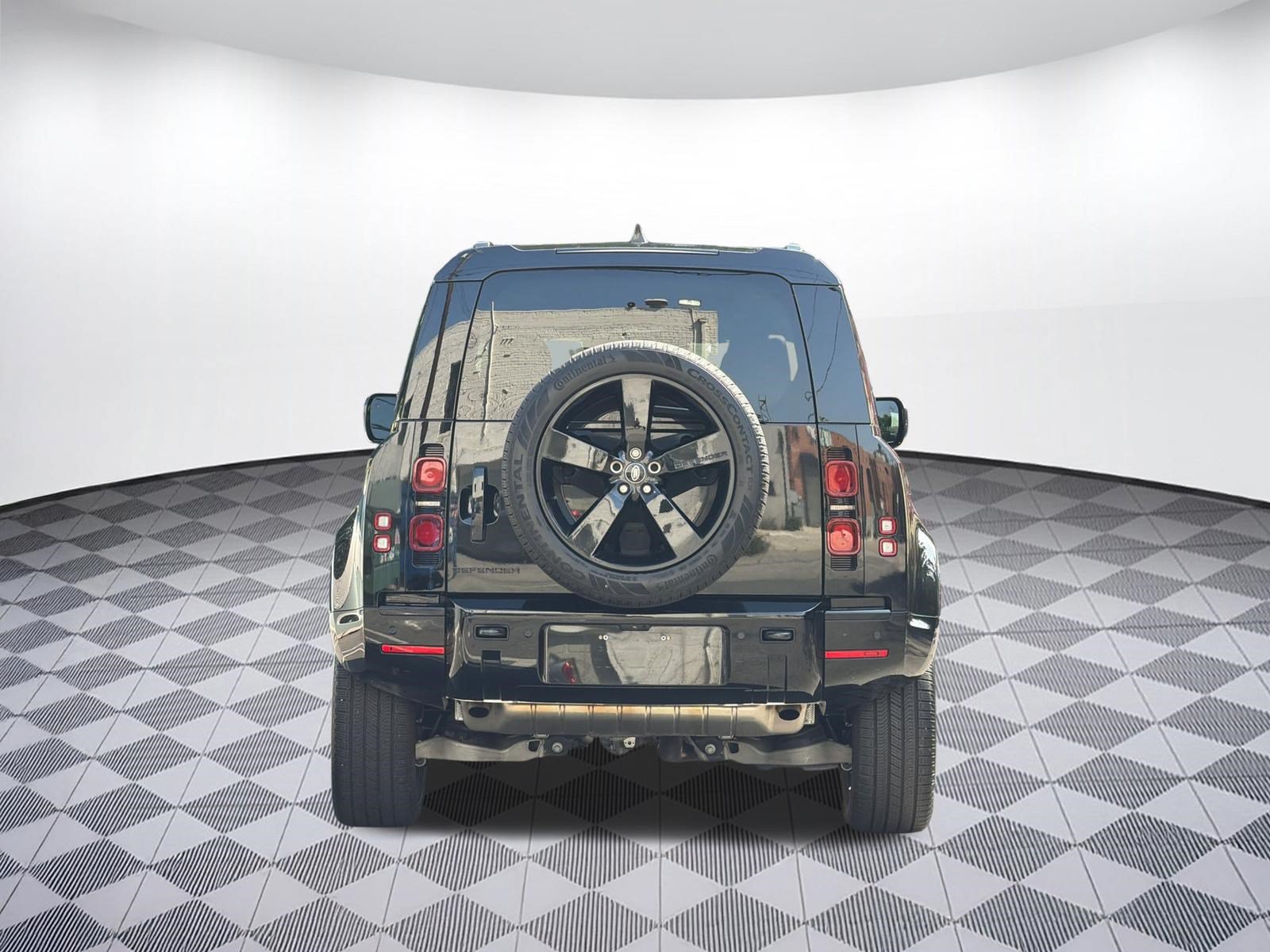 Used 2024 Land Rover Defender 110 X-Dynamic SE AWD/4WD image 9