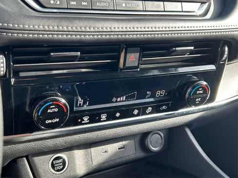 Used 2022 Nissan Rogue SV image 29