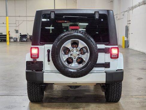 Used 2018 Jeep Wrangler Unlimited Sahara AWD/4WD image 10