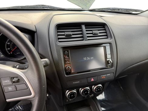 Used 2024 Mitsubishi Outlander Sport SE image 12