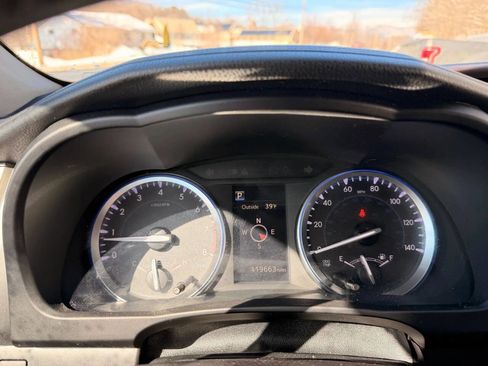 Used 2017 Toyota Highlander XLE image 12