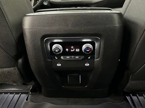 Used 2023 GMC Yukon XL AT4 w/ AT4 Premium Package AWD/4WD image 31
