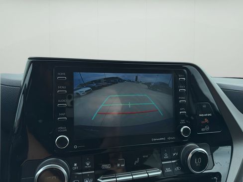 Used 2022 Toyota Highlander LE image 13