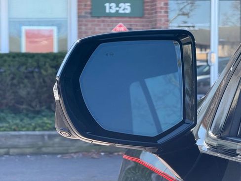 Used 2023 Chevrolet Tahoe Z71 w/ Z71 Off-Road Package image 13