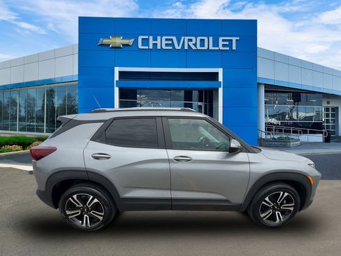 Certified 2024 Chevrolet TrailBlazer LT w/ Driver Confidence Package image 11