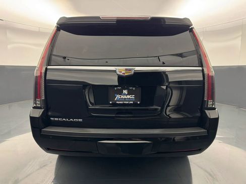 Used 2019 Cadillac Escalade Luxury AWD/4WD image 16