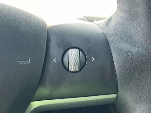 Used 2025 Tesla Model Y Long Range AWD/4WD image 22
