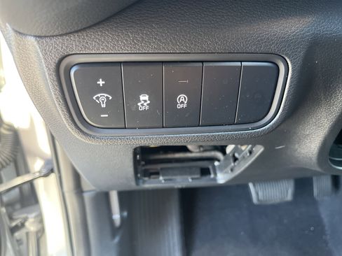 Used 2025 Kia Soul LX w/ LX Technology Package FWD image 18