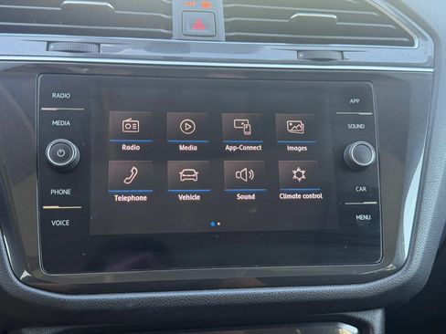 Used 2019 Volkswagen Tiguan SE w/ Panoramic Sunroof Package FWD image 22