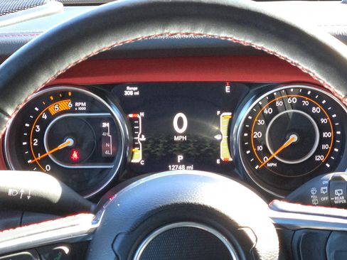 Used 2023 Jeep Wrangler Unlimited Rubicon image 17