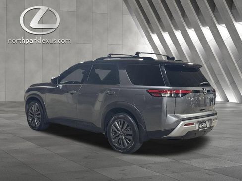 Used 2022 Nissan Pathfinder SL w/ SL Premium Package image 2