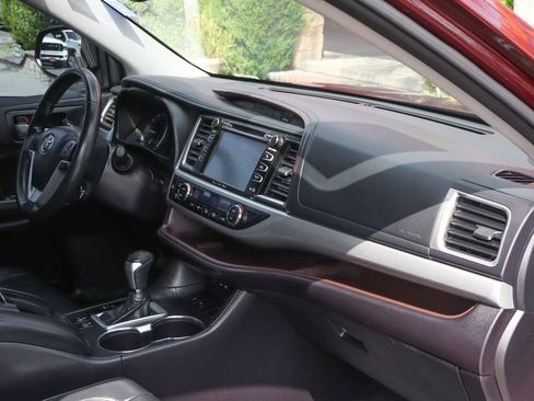 Used 2019 Toyota Highlander XLE FWD image 45