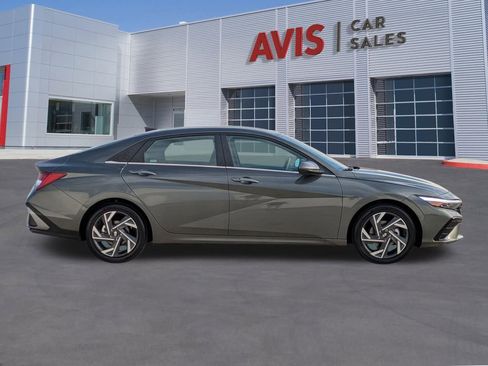 Used 2025 Hyundai Elantra SEL image 5