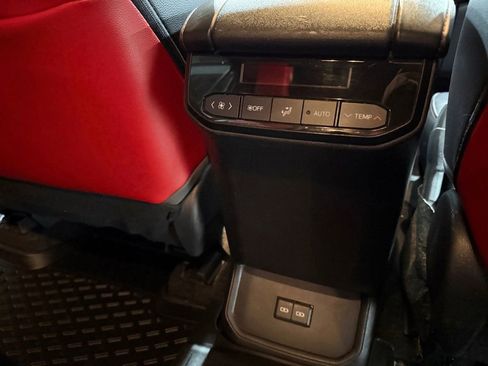 Used 2023 Toyota Highlander XSE image 16